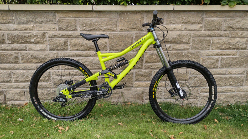 Specialized Status downhill mountain 